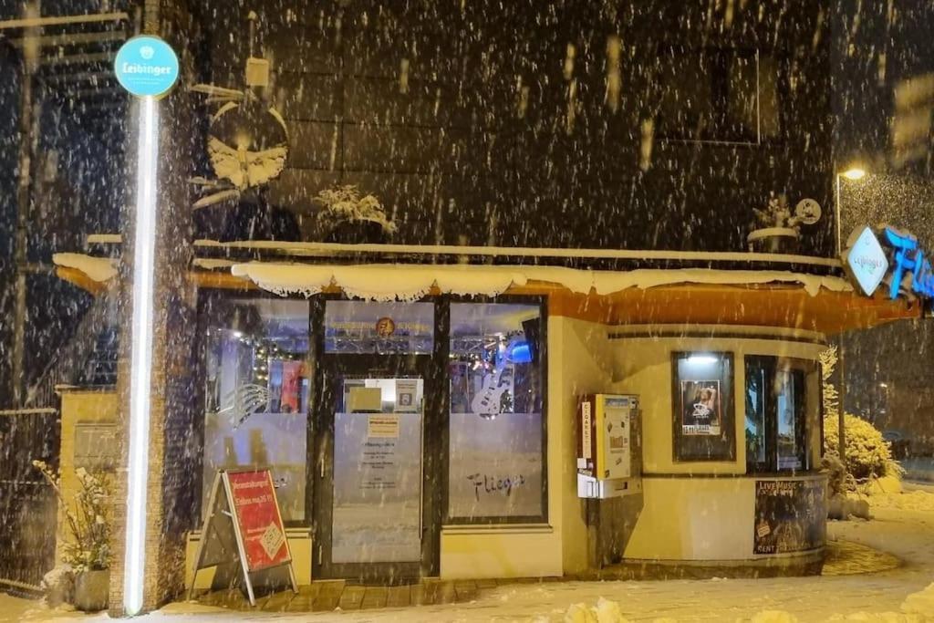 Musikbuehne Flieger - Das Konzept - Loften In Einer Kneipe Tettnang Exterior foto